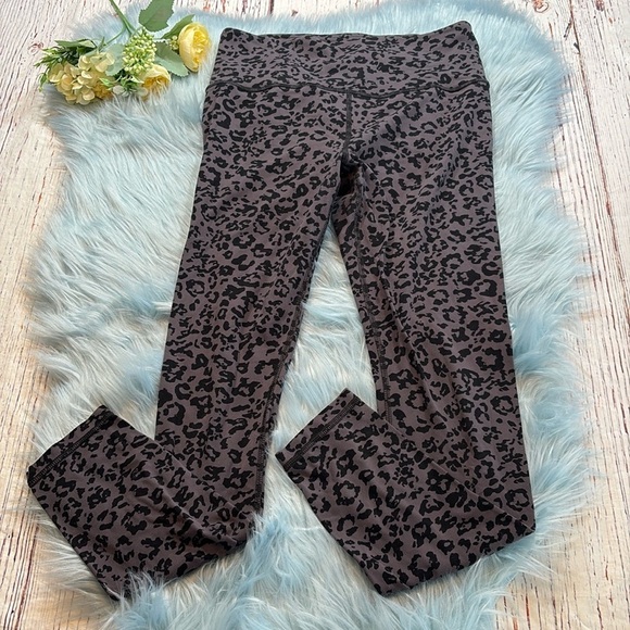 Athleta Elation Grey Leopard Print Leggings sz M - Picture 1 of 9